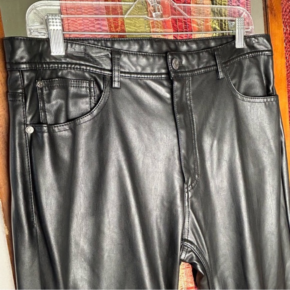 Zara Mens Black Faux Leather Skinny 5 Pocket Pant size 32 - Picture 3 of 6